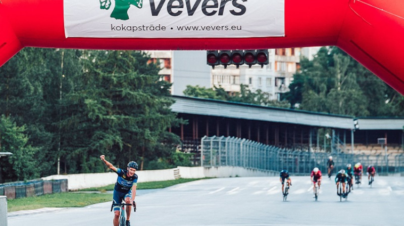 Andžs Flaksis svin uzvaru "Vēvers GP". Foto: Kaspars Suškevičs/Evelo.