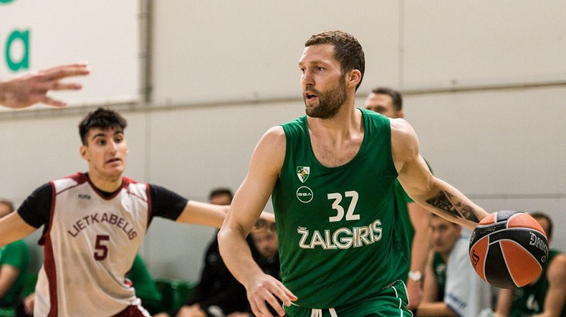 Jānis Strēlnieks 2021. gada 3. septembrī Saboņa basketbola skolā. Foto: Žalgiris