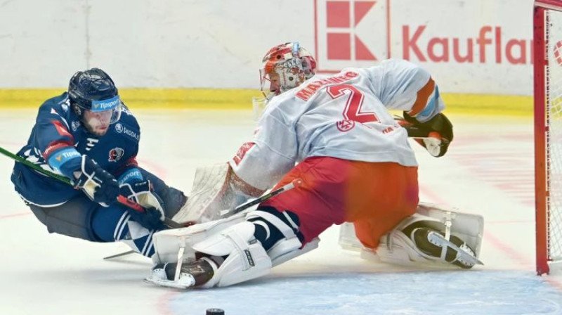 Mārtiņš Dzierkals uzbrukumā. Foto: Michal Beranek/Sport.cz