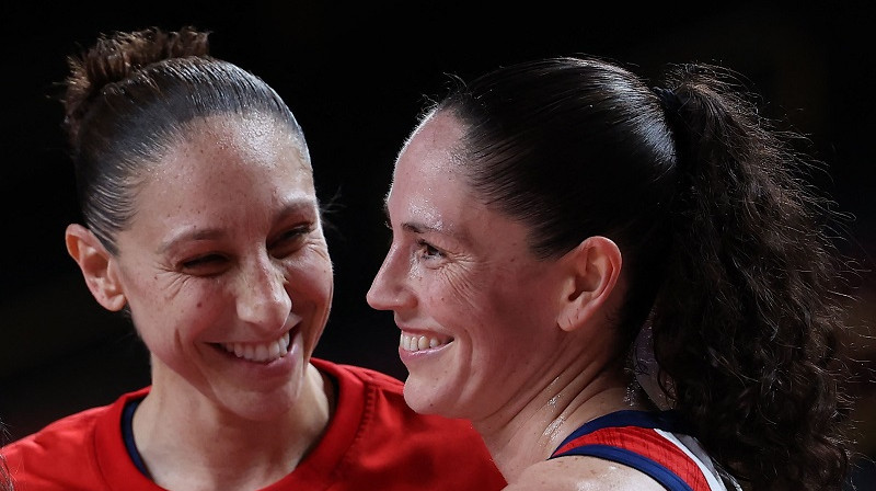 Daiana Taurasi un Sjū Bērda: pieckārtējas olimpiskās čempiones. Foto: AFP/Scanpix