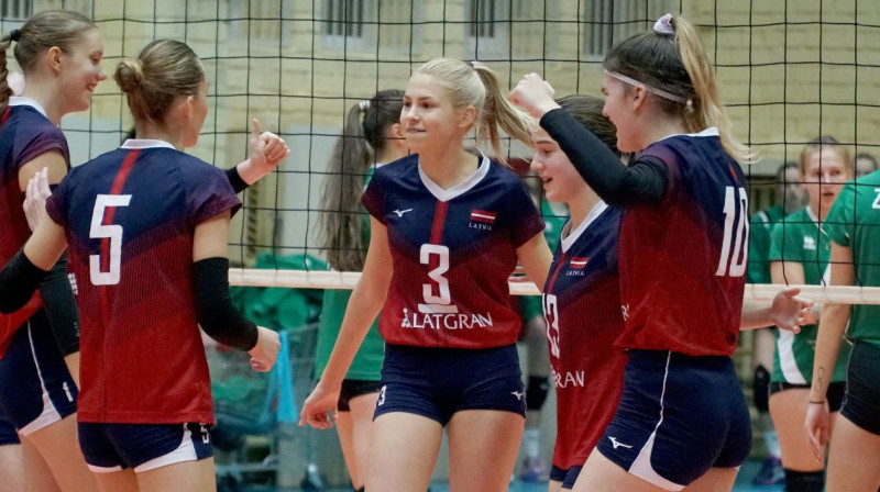 Latvijas U17 meiteņu izlases volejbolistes. Foto: cev.eu