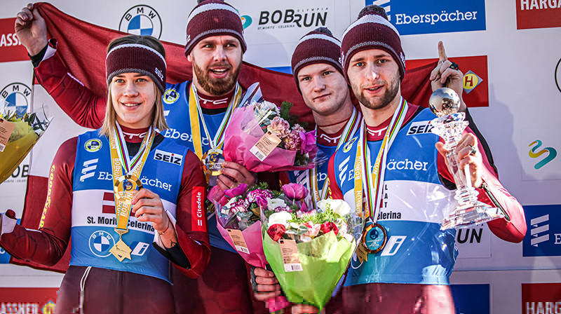 Laimīgā Latvijas kamaniņu sporta izlase. Foto: Mareks Gaļinovskis|FIL
