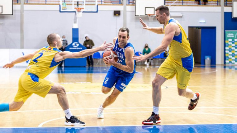 Uģis Pinete pret ''Ventspils'' aizsardzību. Foto: Jānis Martels/ BK Ogre