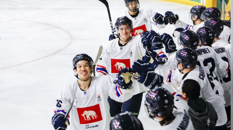 Taizemes izlases hokejisti svin vārtu guvumu. Foto: Yuka Fukuma/IIHF