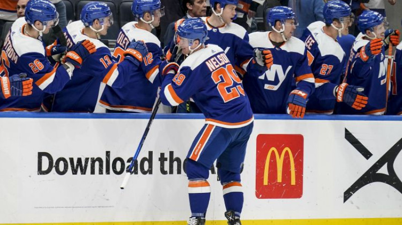 ''Islanders'' hokejisti pēc vārtu guvuma. Foto: AP/Scanpix