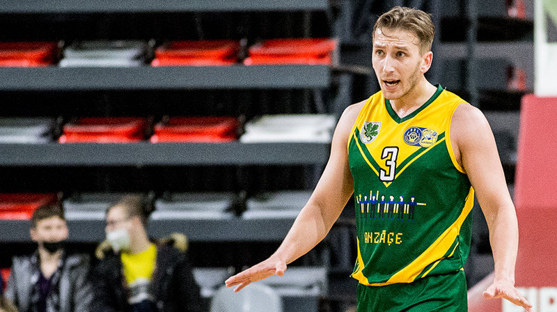 Artūrs Grīnbergs nebija tālu no "triple-double". Foto: Jānis Lārmanis