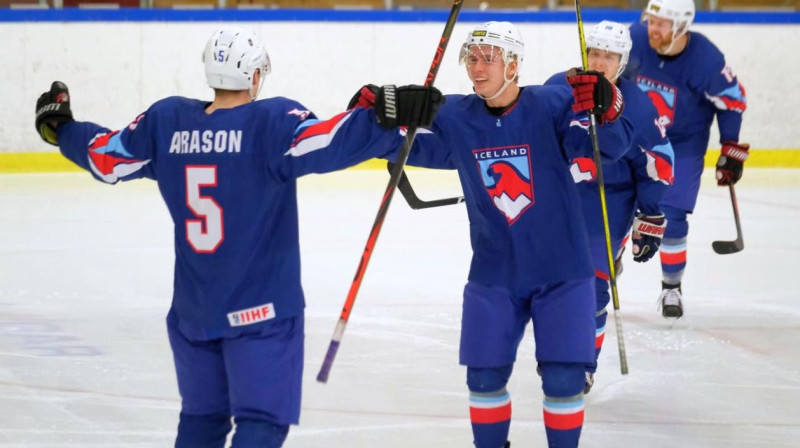 Islandes izlases hokejisti svin vārtu guvumu. Foto: Kristinn Magnússon/mbl.is