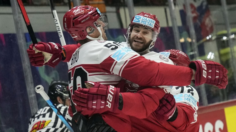 Dāņu hokejisti svin panākumu pret Kazahstānu. Foto: AP/Scanpix