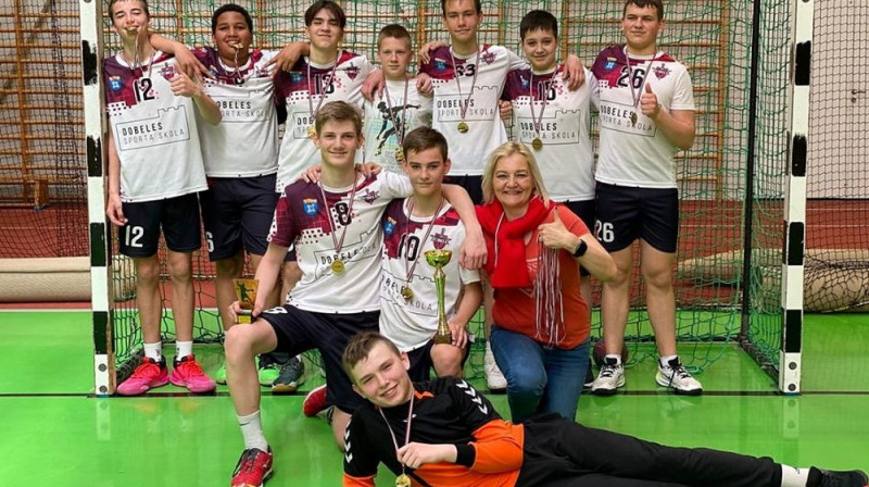 U14 grupas uzvarētāji no Dobeles. Foto: Latvijas Handbola federācija.