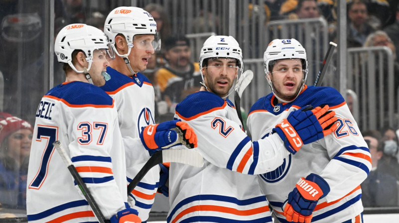 Edmontonas "Oilers" hokejisti pēc vārtu guvuma. Foto: Brian Fluharty/USA Today Sports/Scanpix