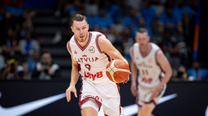 Dairis Bertāns: seši tālmetieni un 20 punkti uzvarā pār Libānu. Foto: FIBA