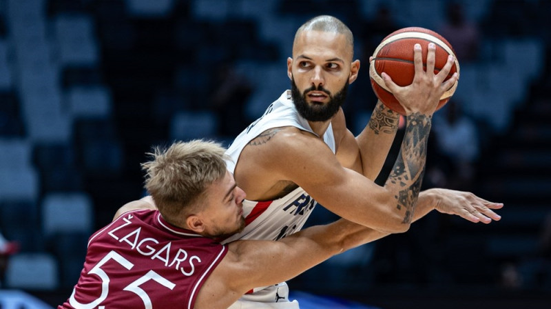 Artūrs Žagars un Evans Furnjē 2023. gada 27. augustā. Foto: FIBA