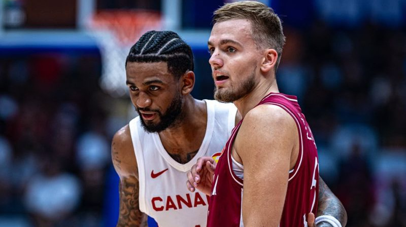 Artūrs Žagars spēlē pret Kanādu. Foto: FIBA