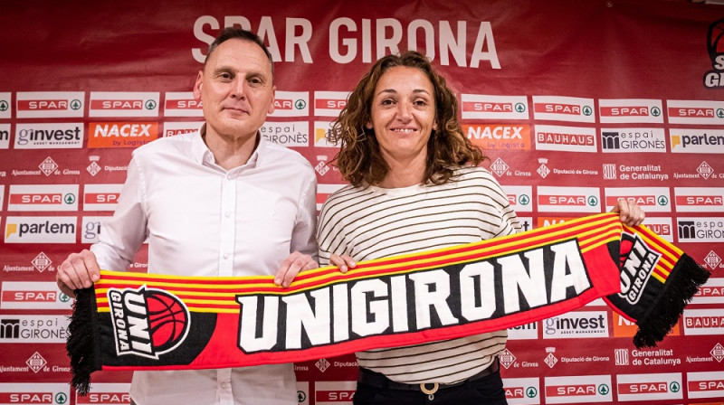 Roberto Injuess un "Uni Girona" sporta direktore Laja Palau 27. decembrī. Foto: Uni Girona