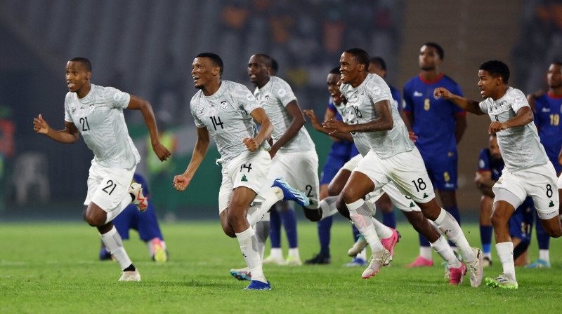 Dienvidāfrikas Republikas futbolisti pēc uzvaras Āfrikas Nāciju kausa ceturtdaļfinālā. Foto: Siphiwe Sibeko/Reuters/Scanpix