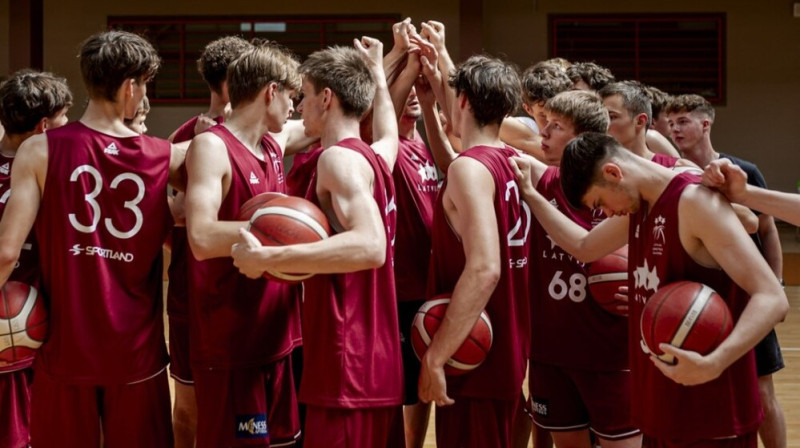 Latvijas U18 valstsvienības basketbolisti. Foto: LBS