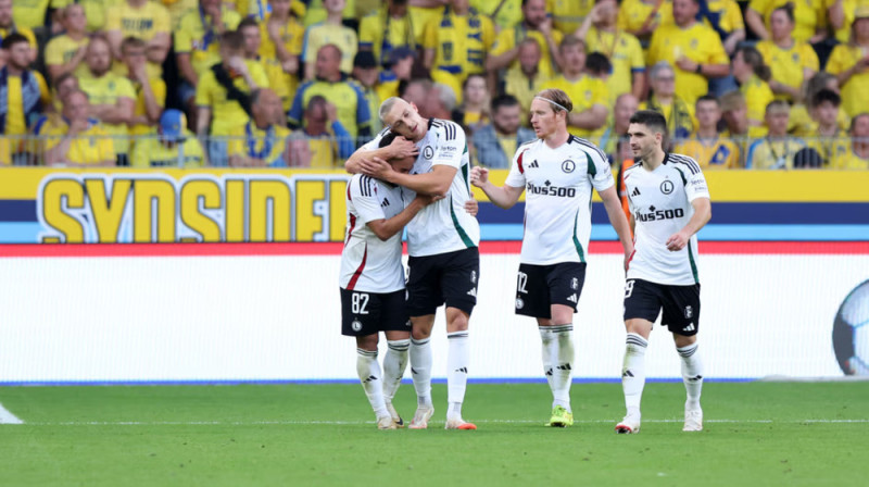 Varšavas "Legia" futbolisti Dānijā pēc vārtu guvuma pret "Brøndby". Foto: Piotr Kucza/Fotopyk/Newspix.pl