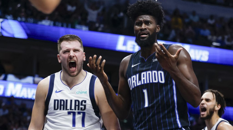 Luka Dončičs un Džontatans Aizeks. Foto. AP. Scanpix