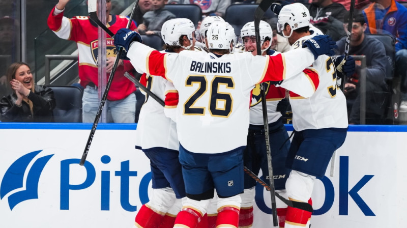 Uvis Balinskis un "Panthers" hokejisti. Foto: Florida Panthers