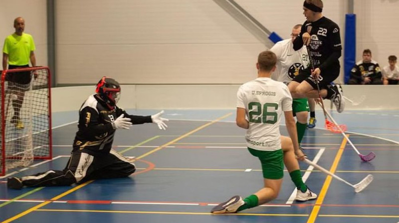 "Saldus Floorball" beidzot labi nospēlējuši aizsardzībā, tiekot pie retas uzvaras, foto: Saldus Floorball