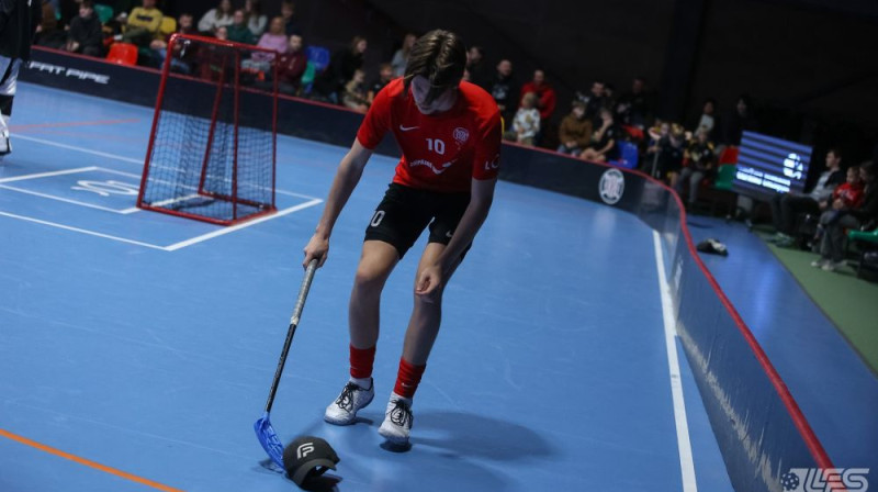 Eduards Meisters 15 gados atzīmējies ar trīs vārtu spēli, foto: Floorball.lv