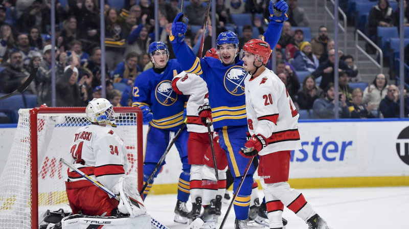 Raiens Maklauds pēc vārtu guvuma pret Karolīnas "Hurricanes". Foto: Adrian Kraus/AP/Scanpix