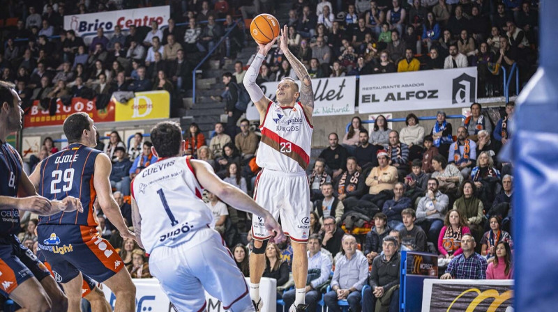 Roberts Stumbris metiena mirklī. Foto: CB San Pablo Burgos
