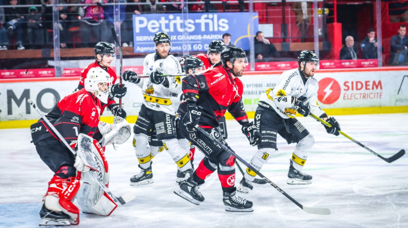 Jānis Švanenbergs cīņā pret Rolandu Vīgneru (Nr. 91), Amjēna pret Ruānu. Foto: Gothiques d'Amiens