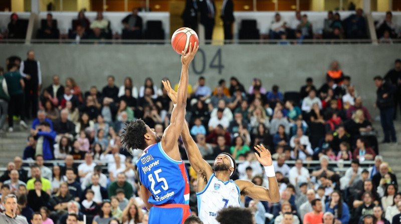 Ankaras "Türk Telekom" un Stambulas "Anadolu Efes" spēles sākums. Foto: Anadolu Efes SK