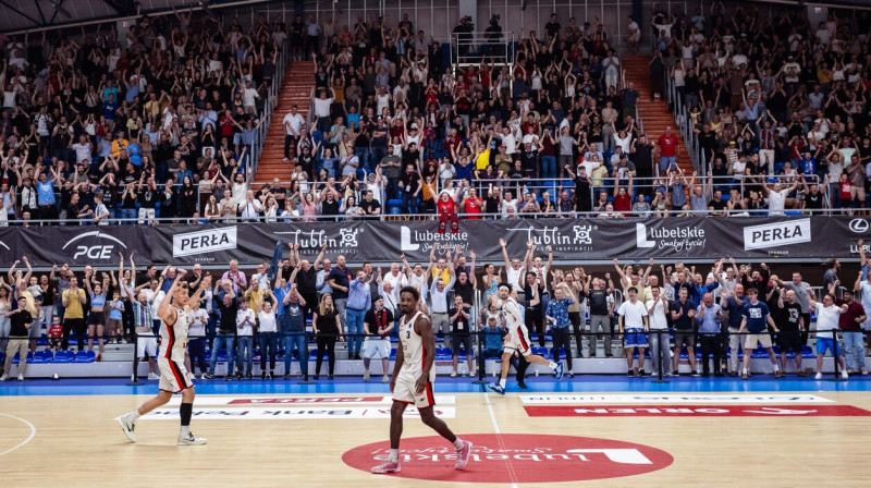 Ļubļinas "Start" basketbolisti un līdzjutēji. Foto: PGE Start Lublin