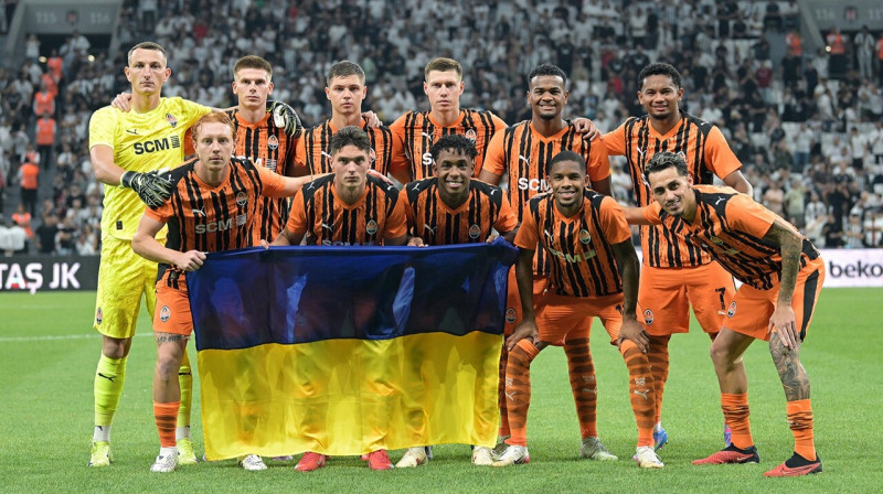 Doneckas "Shakhtar" futbolisti pirms spēles Stambulā. Foto: FC Shakhtar Donetsk