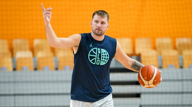 Luka Dončičs 2025. gada 14. augustā "Rimi" Olimpiskajā centrā. Foto: KZS