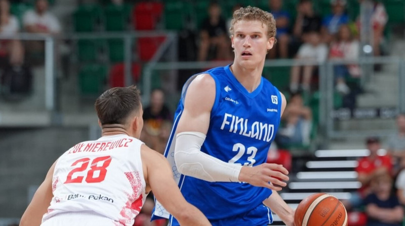 Lauri Markanens spēlē pret Poliju. Foto: Ville Vuorinen/Susijengi