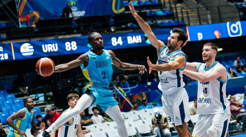Mirklis no Urugvajas un Bahamu valstsvienību spēles Amerikas kausa izcīņā. Foto: FIBA