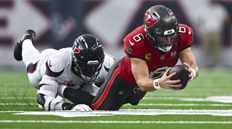 Vilss Andersons ķer Beikeru Meifīldu. Foto: AP/Scanpix