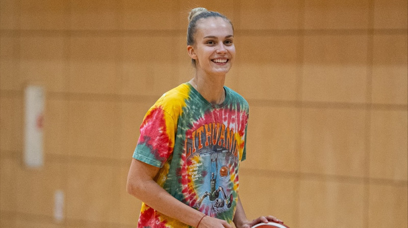 Juste Jocīte slavenajā "Grateful dead" kreklā 2025. gada 9. novembrī Molētos. Foto: LTU basketball