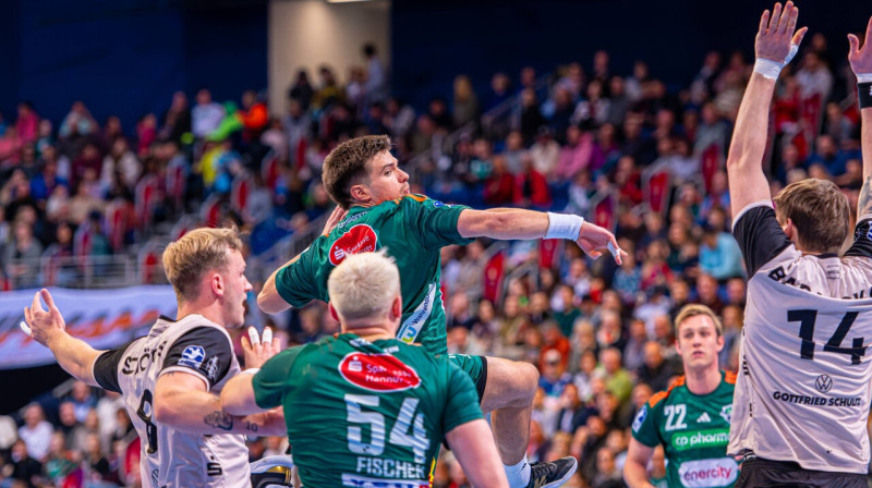 Renārs Uščins uzbrukumā. Foto: Jan Günther/TSV Hannover-Burgdorf