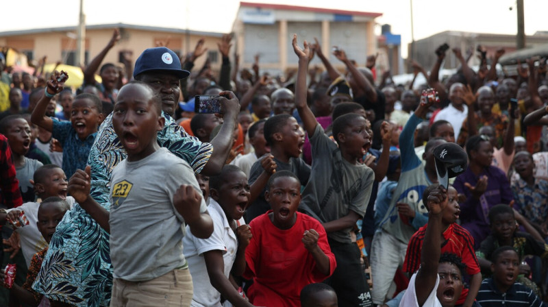 Nigērieši valsts galvaspilsētā Lagosā līksmo par valstsvienības vārtu guvumu Āfrikas Nāciju kausa ceturtdaļfinālā. Foto: Sodiq Adelakun/Reuters/Scanpix