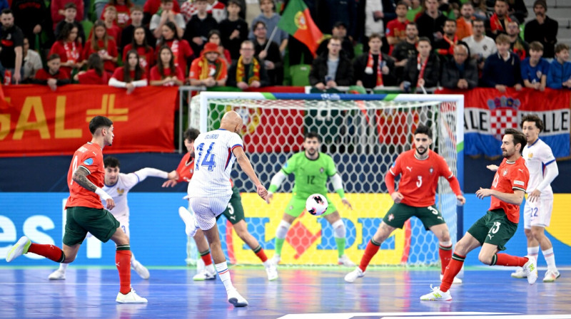 Mirklis Francijas un Portugāles valstsvienību cīņā Eiropas meistarsacīkšu pusfinālā Ļubļanā. Foto: Igor Kupljenik/Zumapress.com/Scanpix