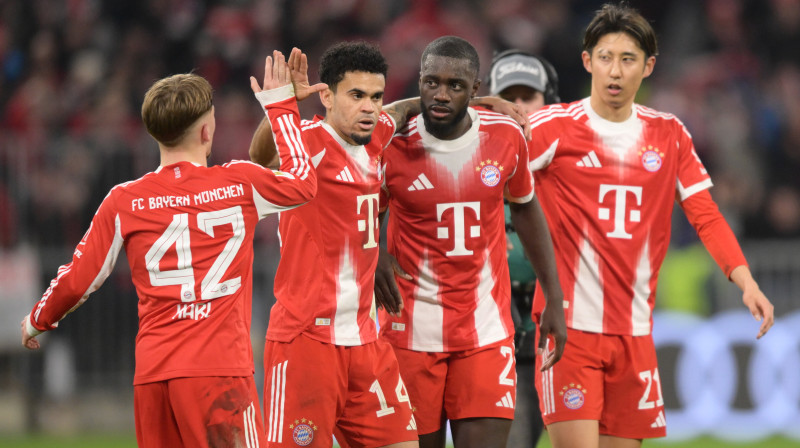 Minhenes "Bayern" futbolisti atzīmē vārtu guvumu, Foto: WITTERS/Scanpix