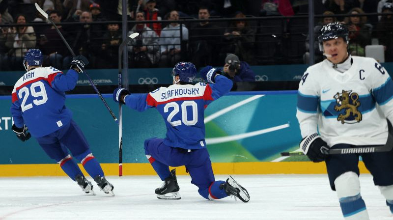 Jurajs Slafkovskis svin vārtu guvumu. Foto: Reuters/Scanpix