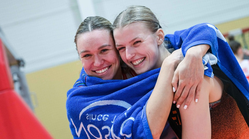 Latvijas čempiones Gabija Meškonīte un Tīna Grausa 2026. gada 22. februārī. Foto: Alfredas Pliadis