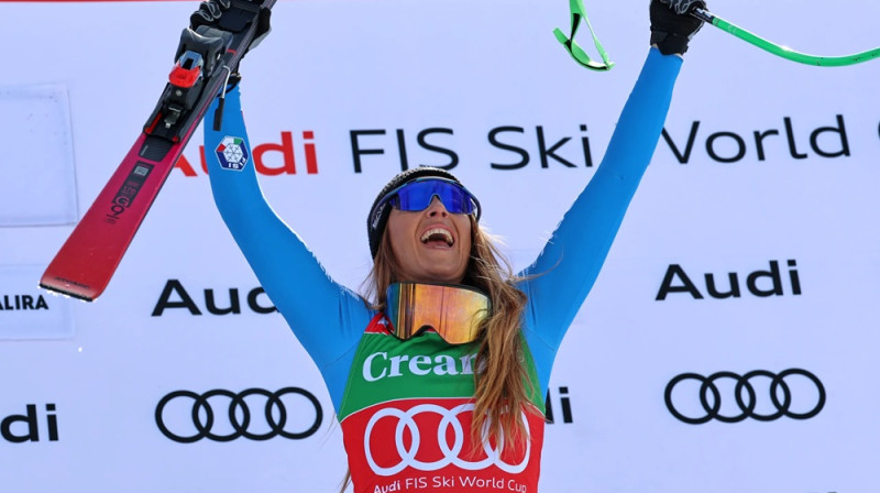Sofija Godža izcīnījusi karjeras 28.uzvaru un devīto supergigantā. Foto: AP/Marco Travati.