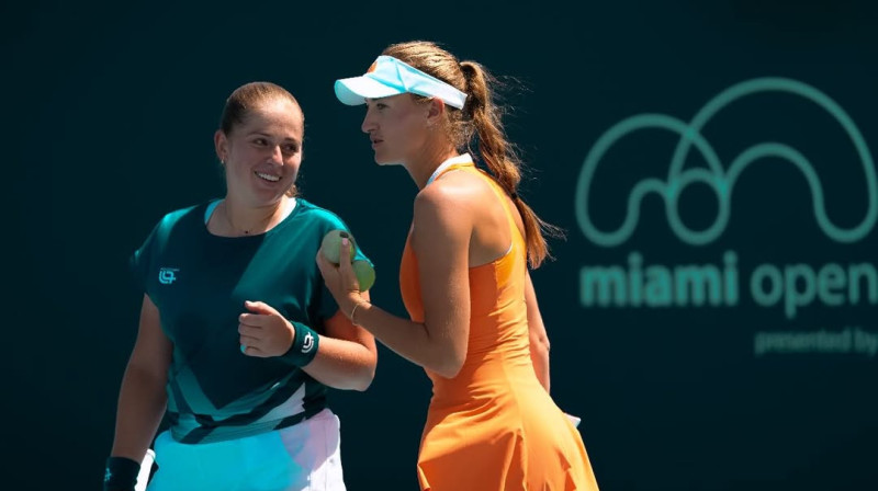 Aļona Ostapenko un Kristina Mladenoviča. Foto: Nina Pevic / @kristinamladenovic93