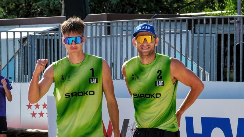 Gustavs Auziņš un Edgars Točs. Foto: madridbeachvolley.com