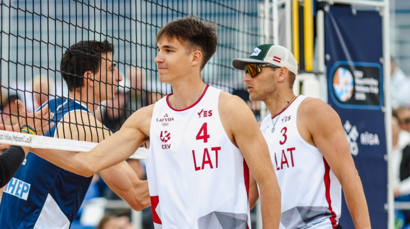 Gustavs Auziņš un Edgars Točs. Foto: Beachvolleylv