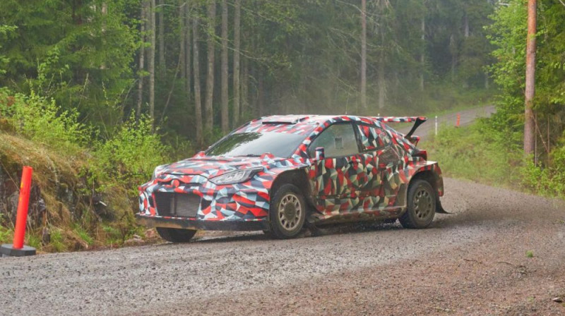Ots Tanaks testē jauno "Toyota". Foto: Ilkka Lamminsivu
