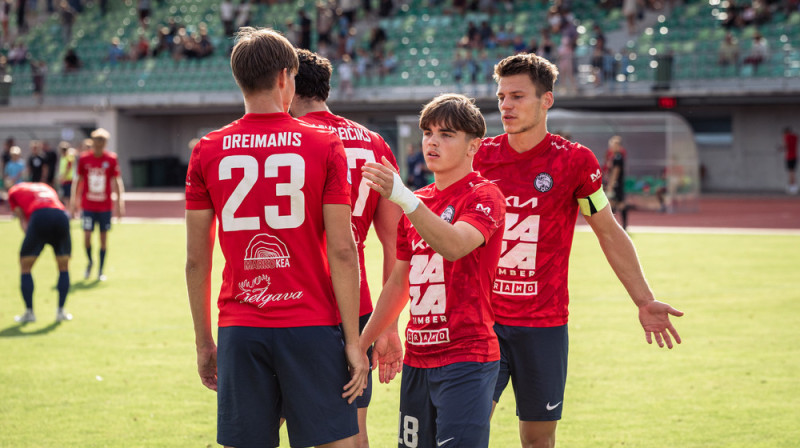 FS "Jelgava" futbolisti svin vārtu guvumu. Foto: Ruslans Antropovs