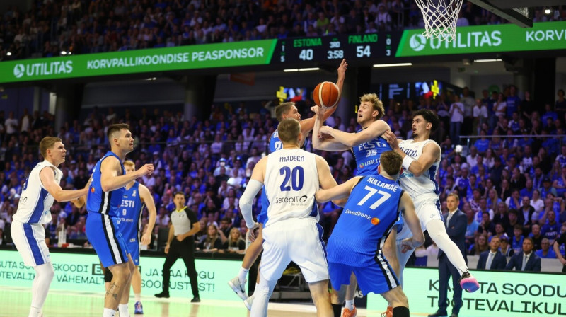 Igaunijas un Somijas valstsvienību cīņa Tallinā. Foto: Elis Viibur/Delfi Meedia