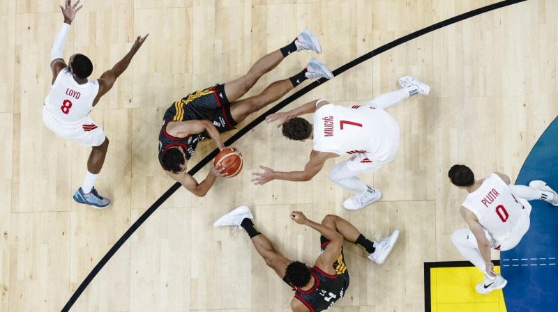 Polijas un Vācijas valstsvienību cīņa. Foto: FIBA